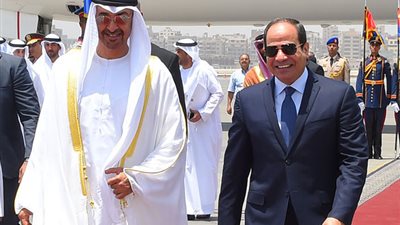 السيسي يستعرض جهود الدولة لحل مشكلاتها في لقائه مع ولي عهد أبو ظبي