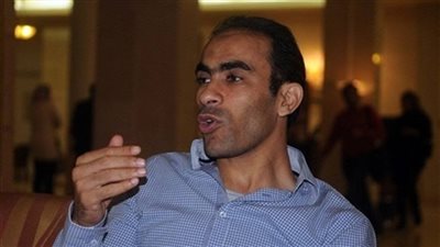 عبد الحفيظ يطمئن علي لاعبي الاهلي في المنتخب 