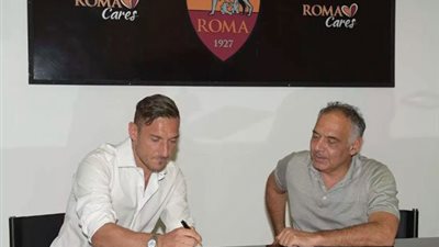 توتي يمدد عقده مع روما لموسم أخر