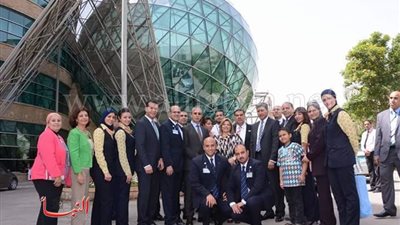 بالصور.. وزير «الطيران» يزور مستشفي سرطان الأطفال «57357»