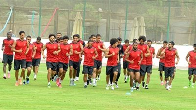 خاص.. الأهلي يقرر فرض عقوبات مالية علي اللاعبين بسبب الهزيمة من المصري 