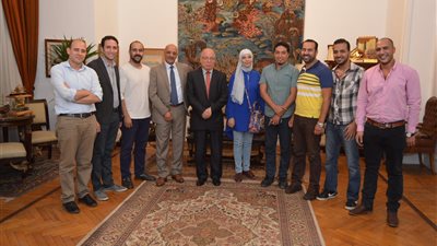 «النمنم» يسلم الفائزين بجائزة الدولة للإبداع تذاكر السفر إلى إيطاليا