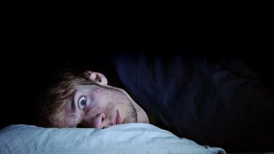 بحث جديد ينصح بتأخير الخلود للفراش كعلاج للأرق 