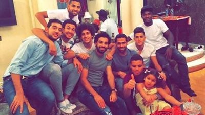 صورة ... صلاح وكوكا وتريزيجيه ضيوف علي مائدة افطار فتحي للاعبي الاهلي