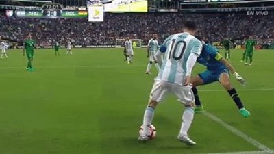 شاهد بالفيديو...كوبري ميسي لحارس بوليفيا