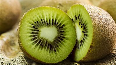 تناول فاكهة 