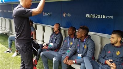 كومباني يساند بلجيكا في مباراة أيرلندا 