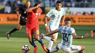 بالفيديو.. تشيلي تتقدم على المكسيك بثنائية في الشوط الأول