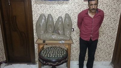 القبض على هارب بحوزتة كمية من مخدر البانجو ببنها 