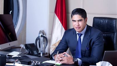 أبو هشيمة يٌهدي التلفزيون المصري حقوق بث قرعة المونديال 