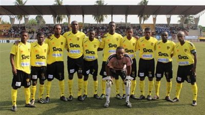 اللوائح تفرض على الأهلى توفير طائرة خاصة لأسيك 