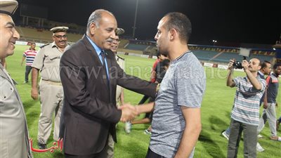 بالصور.. اللواء «ناصر» يحضر مباراة أسوان والداخلية 