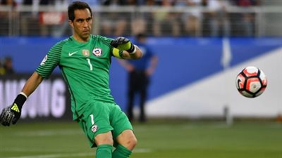 برافو يطالب ميسي بإعادة التفكير في اعتزاله الدولي