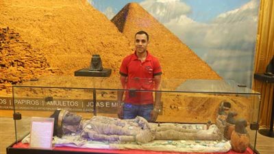 فنان يُقيم متحف للآثار المصرية في البرازيل