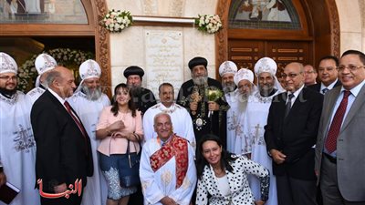 بالصور.. «تواضروس» يدشن 3 مذابح بكنيسة مارمينا بمدينة نصر