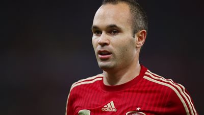 إنيستا يسيرعلي خطي ميسي ويعلن إعتزاله اللعب دوليًا