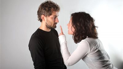 5 أضرار تُصيب الرجال في تعاملهم مع المرأة الجميلة