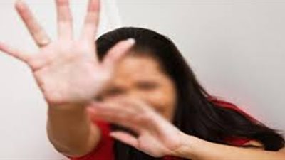 ضبط نجار تعدي جنسيًا علي ربة منزل بـ