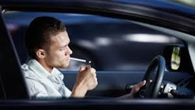 4 خطوات للتخلص من رائحة السجائر بالسيارة