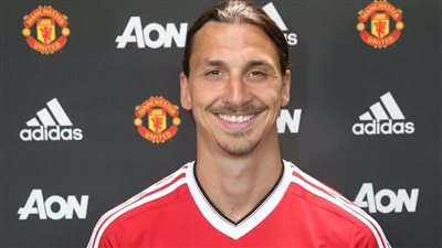 رسميًا.. السلطان يوقع لمانشستر يونايتد 