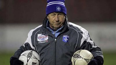 مدرب فرنسى يشكك فى عمر النجم البرتغالى  الحقيقى 