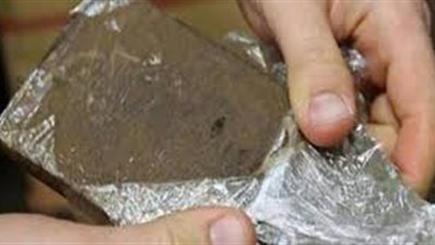 سقوط عاطل وبحوزته كمية من مخدر الحشيش بـ «صنافير»