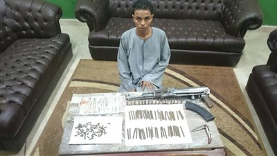 ضبط عاطل بحوزته مواد مخدرة بقصد التربح بكوم أمبو