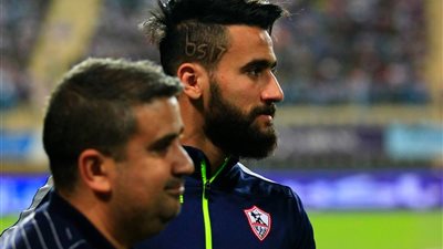 باسم مرسى يشتبك مع جماهير الاهلى.. وتيجانا يرفض التدخل 