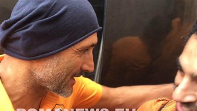 شاهد.. استقبال خاص من «سباليتي» لصلاح في أول تدريب لروما