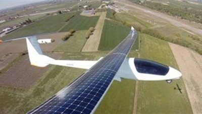 أول طائرة عاملة بالطاقة الشمسية تتجه إلى مصر خلال رحلتها حول العالم