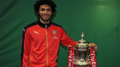 آرسنال يحتفل بعيد ميلاد الفرعون المصري «النني»