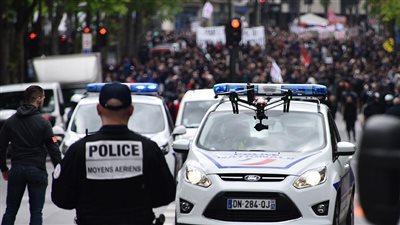 مصدر بشرطة باريس: العثور على بطاقة هوية لفرنسي من أصل تونسي داخل شاحنة مهاجم 