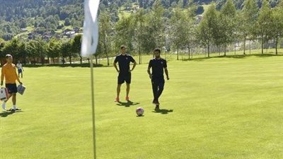 شاهد.. صلاح في مباراة جولف إستعدادًا للموسم الجديد بالكالتشيو