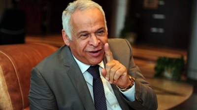 فرج عامر يطالب