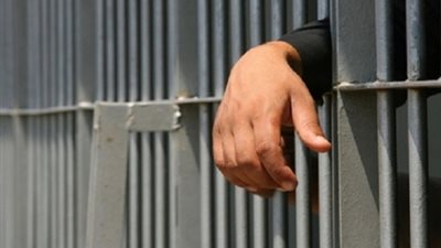 تجديد حبس عاطل 15 يومًا لاتهامه بحيازة هيروين وأسلحة بشبرا الخيمة