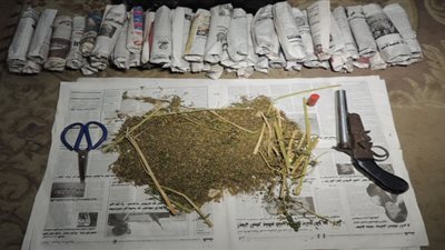 السجن 3 سنوات لسائق متهم بحيازة 10 لفافات 