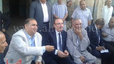 بالصور.. محافظ بني سويف يتفقد الوضع الأمني بقرية صفط الخرسا 