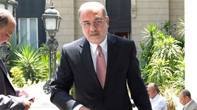 شريف إسماعيل يُسلم محمد ولد عبد العزيز رئاسة القمة العربية 