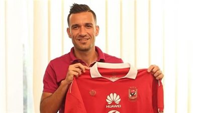 الاهلي يتسلم البطاقة الدولية لمعلول