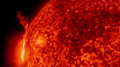 بالفيديو.. ناسا ترصد ثلاثة انفجارات على سطح الشمس