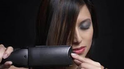 8 أخطاء تجنبيها عند استخدام مكواة الشعر