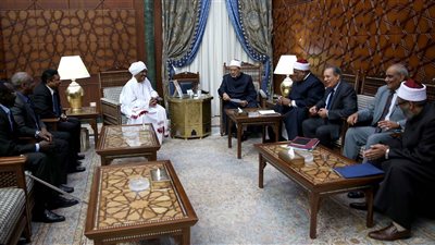 بالصور.. شيخ الأزهر يتفق مع السفير السوداني على إرسال قافلة طبية للخرطوم