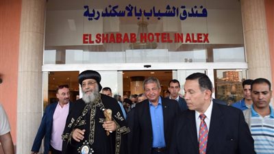 وزير الشباب يصطحب البابا 