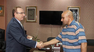 محافظة بني سويف يصرف 10 آلاف جنيه لأسرتي شهيدي بني عفان والواسطى 