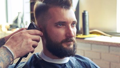 3 نصائح هامة للرجل أثناء تواجده في صالون الحلاقة