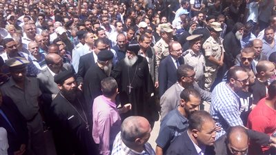 محافظ بني سويف يتقدم مشيعي جنازة شهيد الإرهاب بسيناء عماد حنا