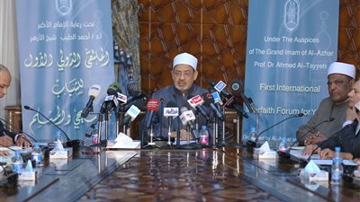 شيخ الأزهر يدعو لمحاربة الأفكار الهدَّامَةَ الداعيةَ للصِّراع والعنف والكراهية