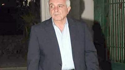 شمس يقدم درع الأهلي وقميصه لسفير وقنصل مصر في كوت ديفوار