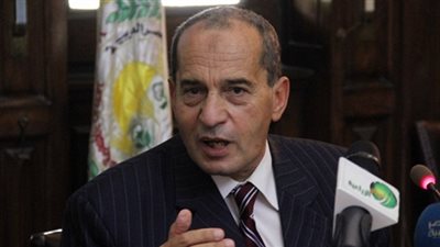 بلاغ يطالب بمحاكمة وزير الزراعة في 