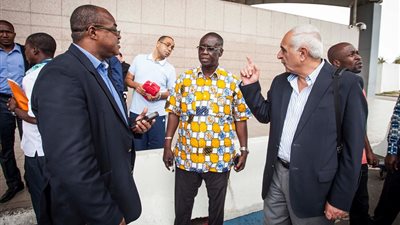 مندوب الاتحاد الإيفواري يودع بعثة الأهلي قبل مغادرة أبيدجان